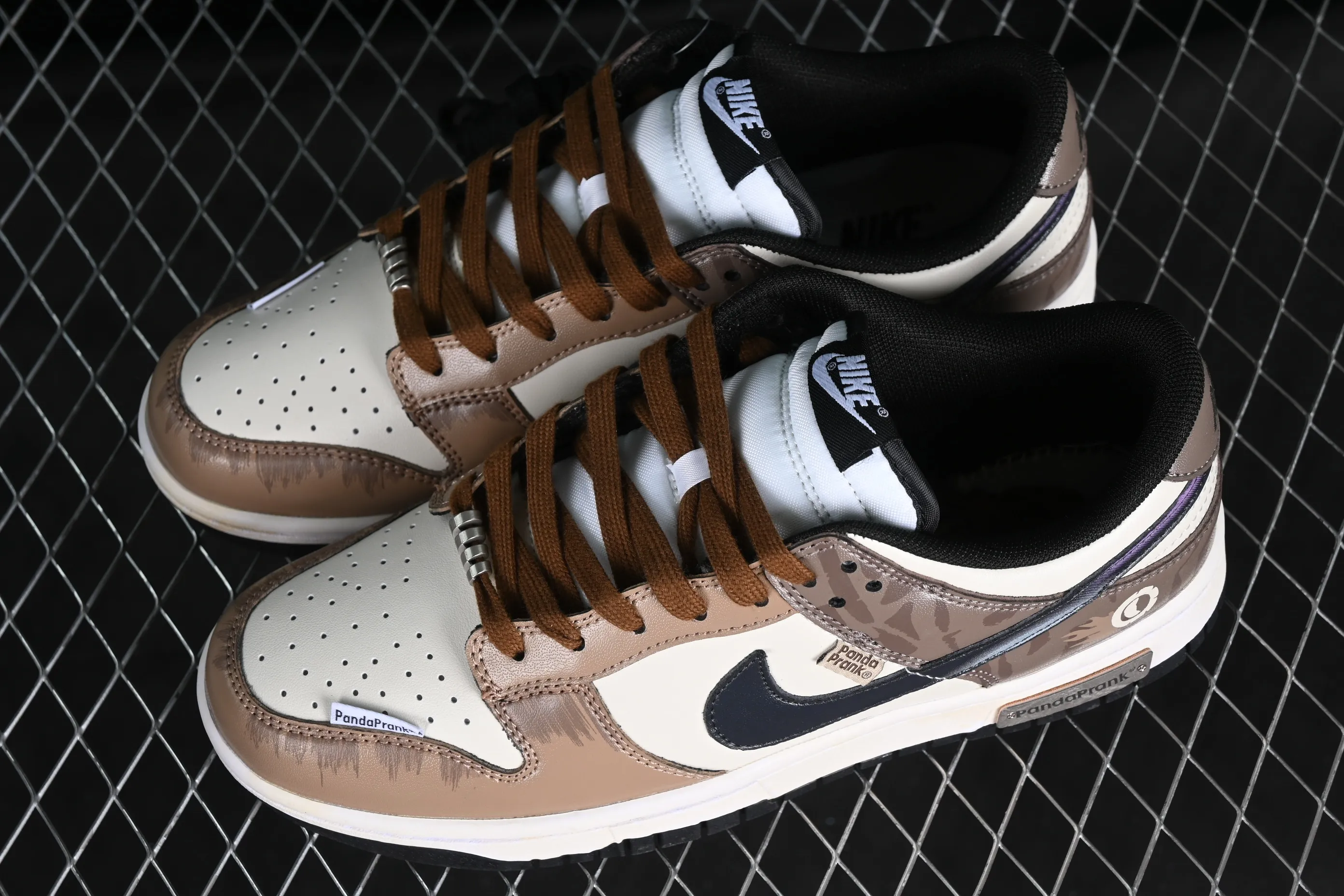 All Categories Nk SB Dunk Series Nk SB Dunk Low Low-top Sneakers Customized Big Box Nk Dunk Low Panda Prank Street Racing Rusty Brown and White SB Strap Low-top Casual Sneakers DD1391-100